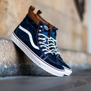 Van’s SK8-HI Mountain Faux Fur Lined Sneakers Men’s 4.5